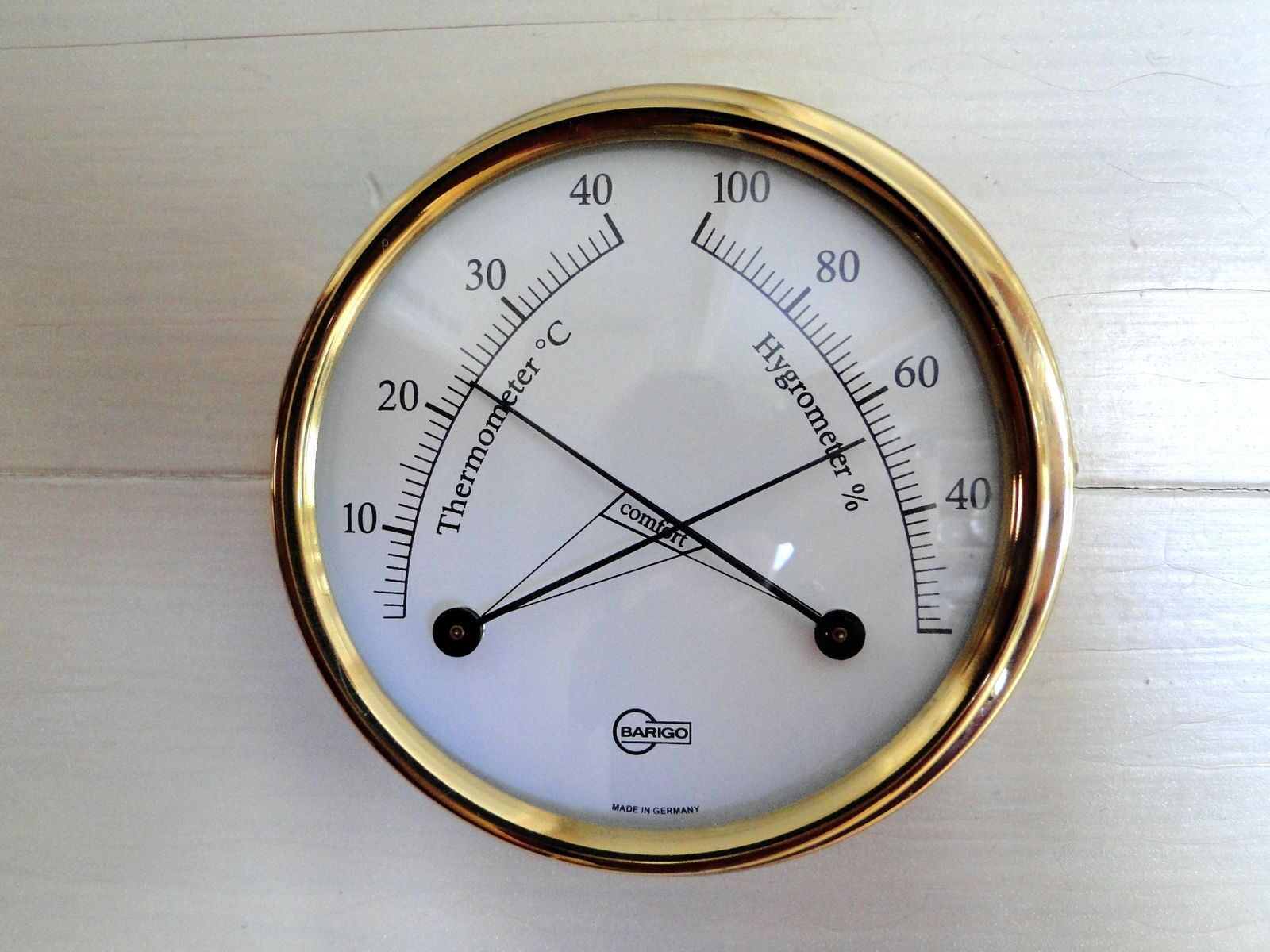 A combined thermometer and hygrometer showing room temperature and humidity